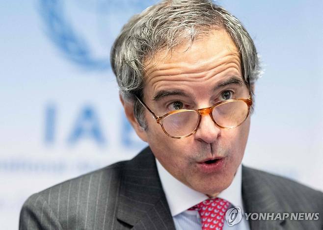 라파엘 그로시 IAEA 사무총장 (빈 AFP=연합뉴스) 라파엘 그로시 국제원자력기구(IAEA) 사무총장이 2024년 11월 20일 기자회견에서 발언하고 있다. (Photo by Joe Klamar / AFP) 2024.11.29.
