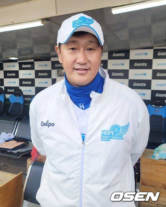 [OSEN=부산, 손찬익 기자] 30일 사직구장에서 열린 제12회 희망더하기 자선야구대회에 참가한 롯데 자이언츠 레전드 출신 이대호 /what@osen.co.kr