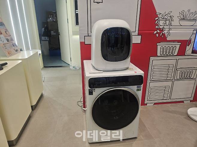 로보락 세탁건조기 M1(위), H1. (사진=김경은 기자)