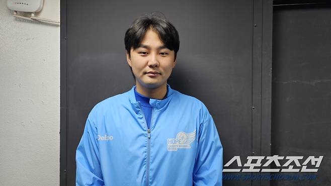 인터뷰에 임한 정철원. 김영록 기자