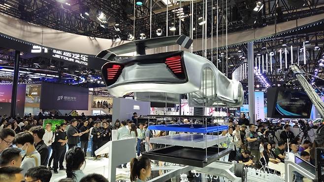 지난 4월 25일 개막한 베이징오토쇼에서 세계 최대 전기차 배터리 생산업체인 중국 CATL이 마련한 전시 부스. 한국자동차기자협회 제공