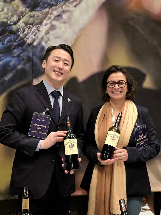 Chateau Canon la Gaffeliere 수출매니저 Magali Malet Serres와 한국호텔소믈리에대회 2024 우승자 김현욱 소믈리에. 최현태 기자