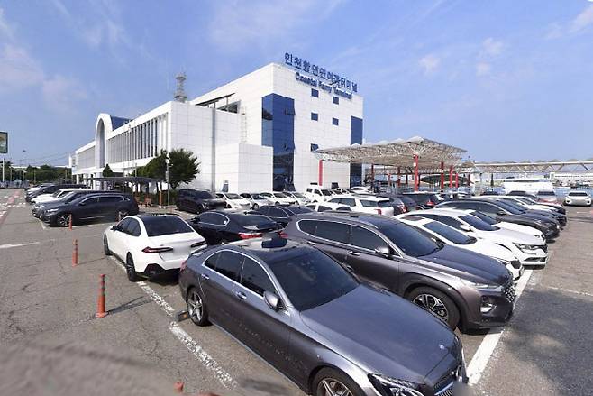 인천항 여객터미널 주차장 전경. (사진 = 네이버 지도 거리뷰 캡처)