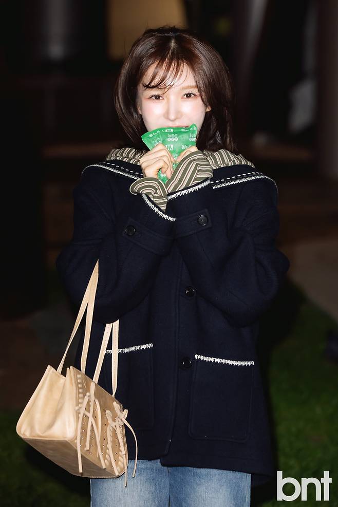 핫팩 들고 이렇게 귀여울 일?