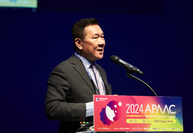 아이버 림 셀리서치 공동설립자·최고의학기술책임자가 30일 대구 엑스코(EXCO)에서 열린 '2024 아태안티에이징컨퍼런스(APAAC 2024)에서 강연하고 있다. 셀리서치 제공