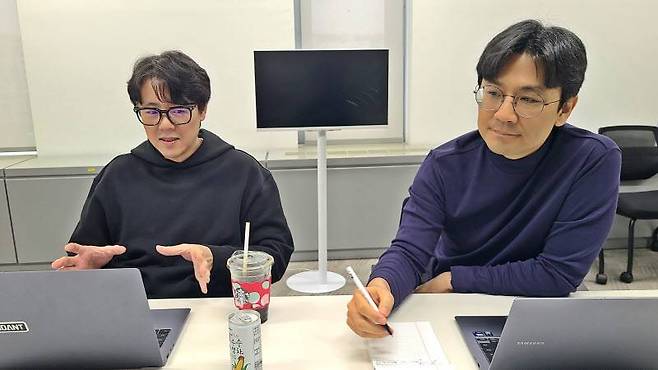 (왼쪽부터) 이범준 총괄PD, 주민석 부PD