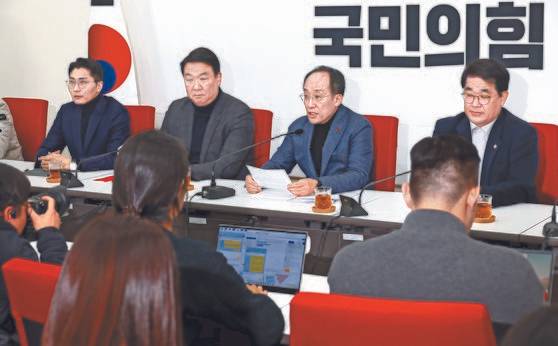 추경호 국민의힘 원내대표가 1일 서울 여의도 국회에서 2025년도 예산안 등 현안 관련 기자간담회를 하고 있다. 뉴스1