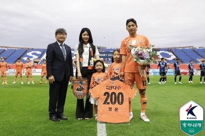 Jeju United held a celebration of 200 games in the K -League before the home game against Incheon United on June 26. Photo = Korea Professional Football Federation