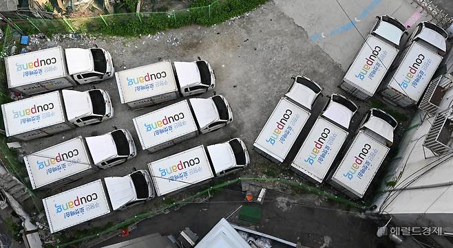 서울 시내의 한 주차장에 쿠팡 배송 트럭이 주차되어 있다. 임세준 기자