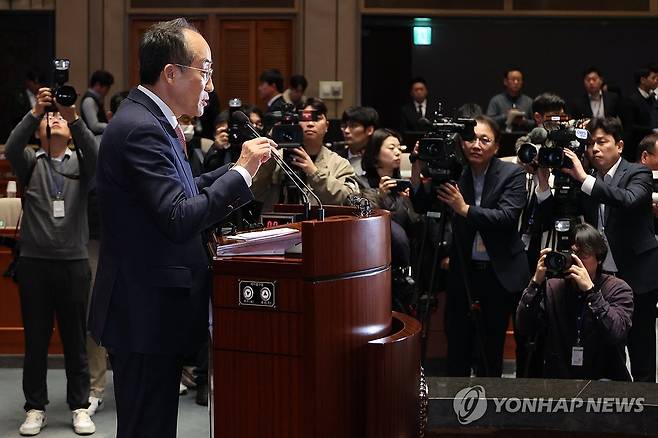 발언하는 추경호 원내대표 (서울=연합뉴스) 김주성 기자 = 국민의힘 추경호 원내대표가 2일 오전 서울 여의도 국회에서 열린 비상의원총회에서 발언하고 있다. 2024.12.2 utzza@yna.co.kr