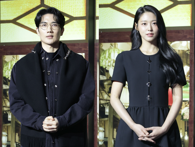 배우 엄태구(왼쪽)과 김설현이 3일 오전 서울 강남구 코엑스에서 열린 디즈니+ 오리지널 시리즈 '조명가게' 제작발표회에서 포즈를 취하고 있다. 2024.12.3 / 사진=연합뉴스 제공