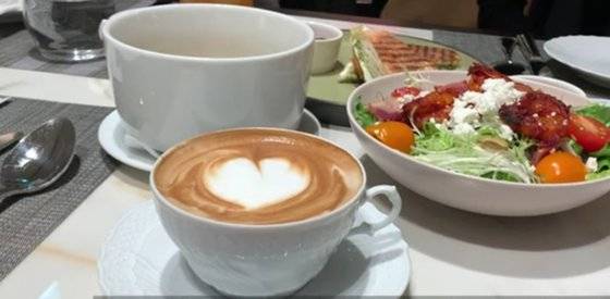 다이아몬드 퍼스트 라운지의 브런치 메뉴. 사진 유튜브 '김자연의 트렌드리더'.