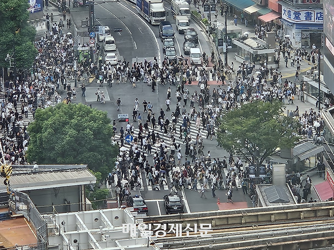 한국과 중국 관광객 등으로 넘쳐나는 도쿄 시부야의 스크램블 스퀘어. [도쿄 이승훈 특파원]