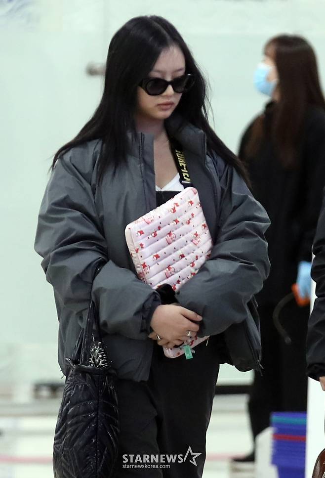 뉴진스 하니 '노트북 꼭 안고'[★포토]