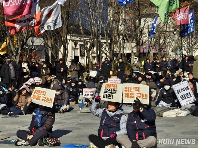 4일 서울 광화문광장에서 민주노총 등 여러 시민사회 단체가 참여한 집회가 열렸다. 사진=임지혜 기자