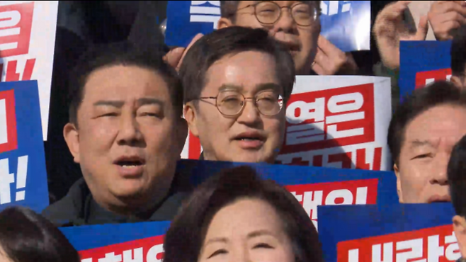 4일 오후 국회에서 열린 비상시국대회 참여한 김동연 지사 / 사진제공 = 경기도