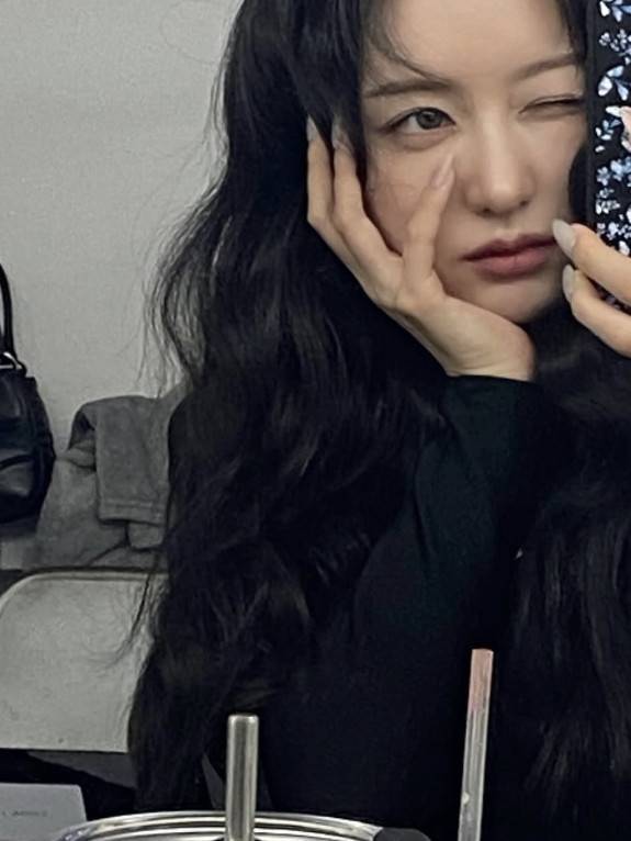 김지원 소셜 계정 캡처