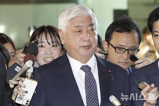 [도쿄=AP/뉴시스] 나카타니 겐 일본 방위상이 지난 10월  31일 도쿄 총리 관저에 들어서고 있다. 2024.12.04.
