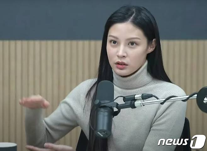 조국 전 법무부 장관의 장녀 조민씨가 6일 유튜브 방송 ‘김어준의 겸손은 힘들다 뉴스공장’에 출연해 직접 얼굴을 드러내고 공개인터뷰를 했다.(김어준 유튜브 채널 화면 캡처)2023.2.6/뉴스1