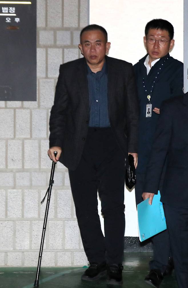 지난달 14일 공천 거래 혐의 등으로 창원지방법원에서 영장실질심사를 받고 나온 명태균씨. /창원=김동환 기자