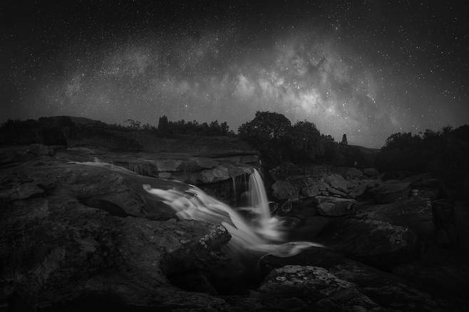 흐름(The Flow) /히마드리 부얀/2024 International Landscape Photographer of the Yea