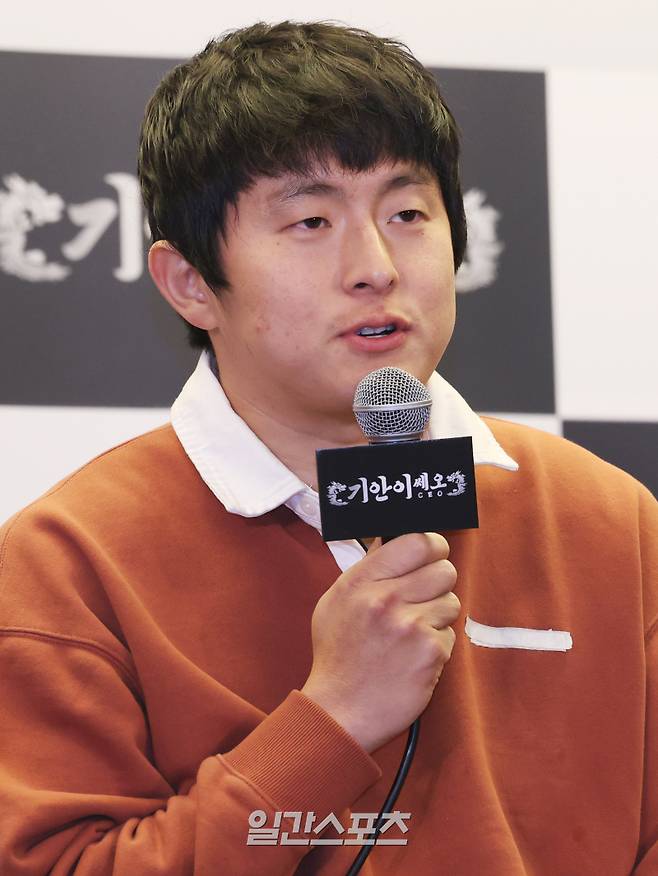 만화가 기안84가 5일 오전 서울 마포구 스탠포드 호텔에서 열린 ENA 예능 '기안이쎄오' 제작발표회에 참석해 인사말을 하고 있다. '기안이쎄오'는 고민을 가진 CEO들을 위해 해결사가 된 기안84의 예측불가 CEO 구출 일지. 5일 밤 8시 50분 첫 방송. 서병수 기자 qudtn@edaily.co.kr /2024.12.05/