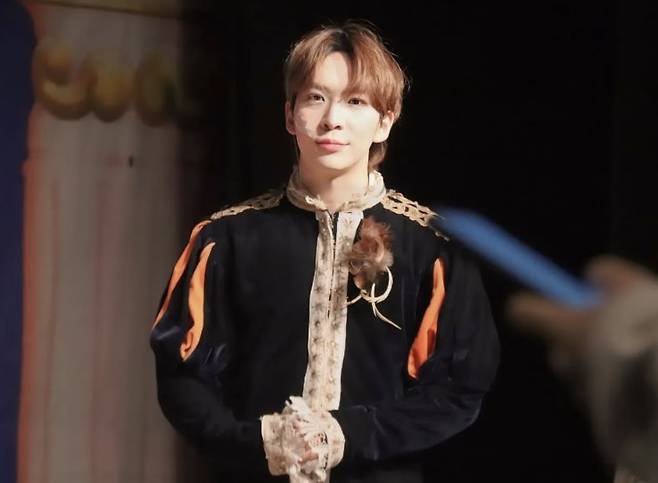 ▲ 윤석열 대통령의 계엄을 환영한다는 글을 올려 여론의 뭇매를 맞은 뮤지컬배우 차강석 [차강석 인스타그램]