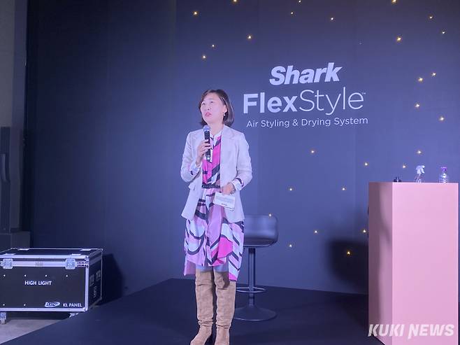 비비안 구 샤크닌자 아시아 태평양 이머징 마켓 총괄사장이 5일 간담회장에서 발표하고 있다. 사진=심하연 기자