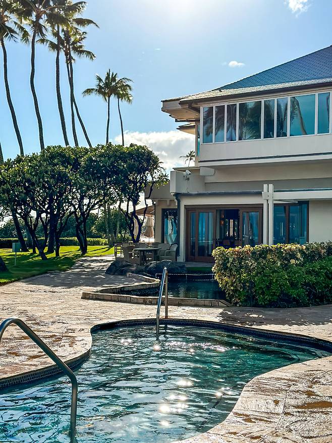 카할라 호텔 수영장 풍경 / 사진=권효정 여행+ 기자