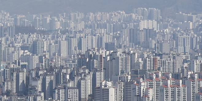 서울 아파트 84㎡ 분양가가 17억원을 넘어섰다. 사진은 서울시내 한 아파트 밀집 지역. /사진=뉴스1