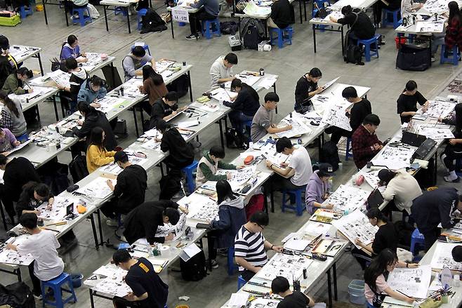 경기도 고양시 킨텍스 전시장에서 열린 청강대 실기시험 모습. 올해 수시 1차 시험에는 4000명 넘는 지원자가 몰렸다. ⓒ청강문화산업대학교 페이스북 갈무리