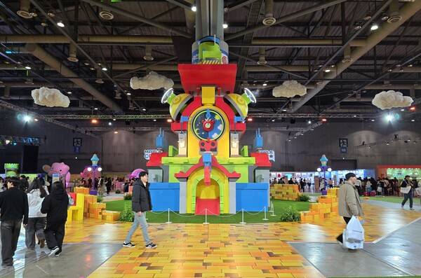 - 루디브리엄의 거대한 시계탑 광장