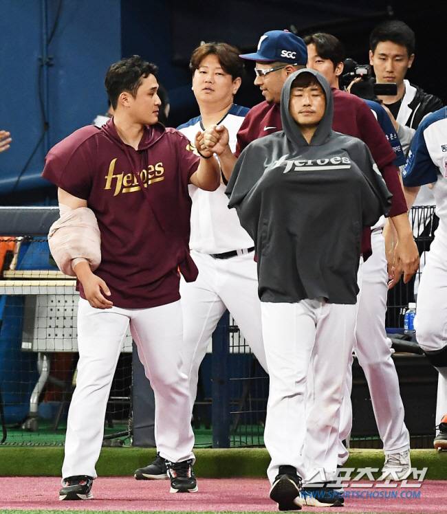 키움 히절 최원태와 후라도. 스포츠조선DB