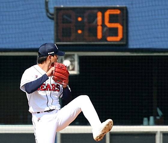 KBO는 스트라이크존을 낮추고 피치클락을 도입해 또 한 번 변화를 시도한다. [뉴시스]