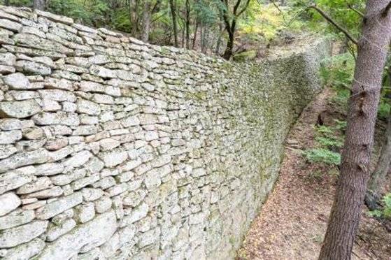 강원도 인제의 한계산성. 1259년 동해안에서 진부령을 넘어 내륙으로 진입하려는 몽골군을 이 산성에서 막았다. [사진 국가유산청]