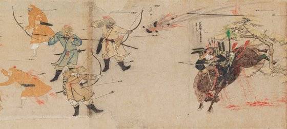 몽골은 1274년 일본 침략 때 고려군을 동원했다. 당시 일본 무사 다케자키 스에나가의 전투 장면. 단궁을 든 사람을 고려군으로 추정하기도 한다. [사진 이익주]