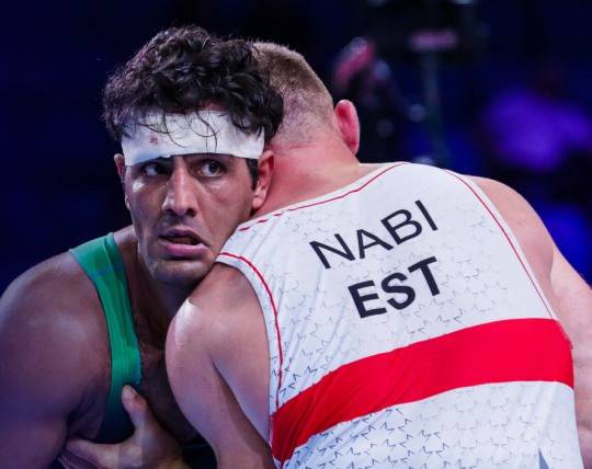 올 세계레슬링선수권대회에서 두 선수가 클린치를 하는 모습. [국제레슬링연맹 홈페이지 캡처]