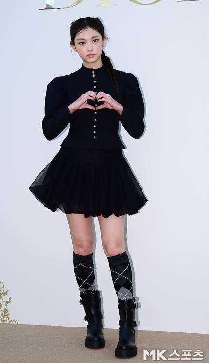 뉴진스(NewJeans)의 해린이 6일, 서울 송파구 잠실 롯데월드몰에서 열린 한 럭셔리 브랜드의 포토행사에 등장하며 또 한 번 화제를 모았다.  사진=김영구 기자