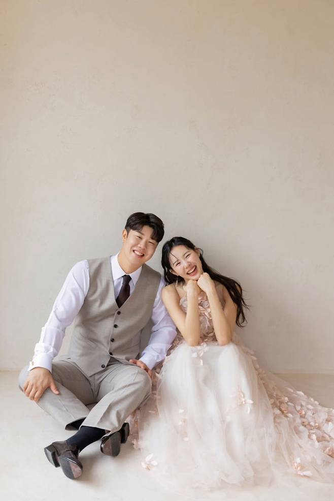 [서울=뉴시스] 프로야구 한화 이글스 내야수 김인환(30)이 오는 7일 대전 루이비스컨벤션에서 결혼식을 올린다. (사진=한화 제공) 2024.12.06. *재판매 및 DB 금지