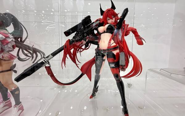 - 레드후드 피규어는 발매하면 무조건 구매한다