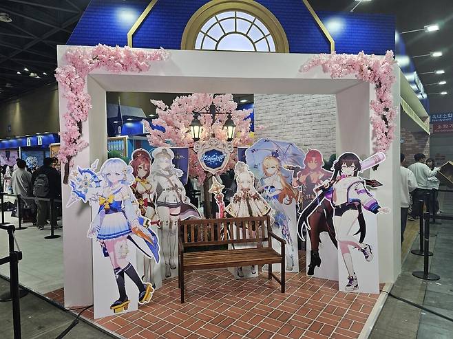 - 예쁘게 꾸며놓은 포토존