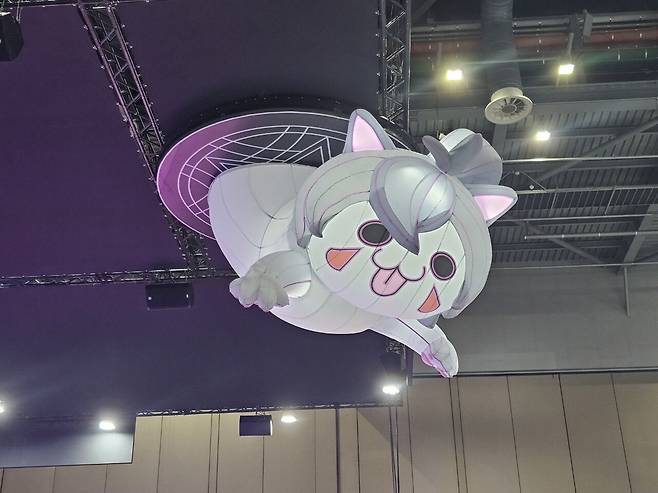 - 공중에서도 존재감을 내비친다