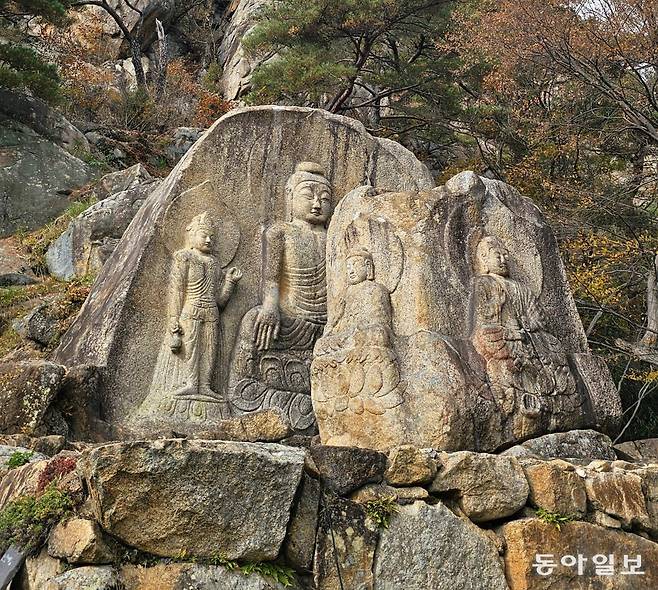 남산 문화재 중 유일한 국보인 ‘경주남산칠불암마애불상군’.