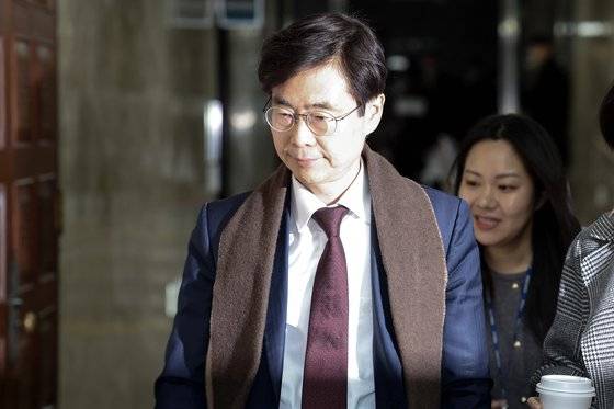 조경태 국민의힘 의원이 7일 오전 국회에서 열린 의원총회에 참석하고 있다. 전민규 기자