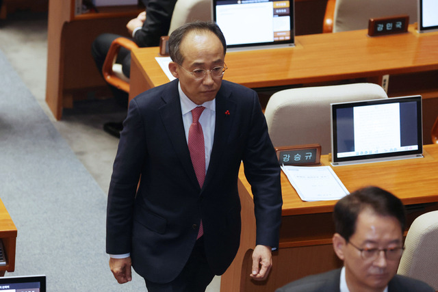 ▲ 국민의힘 추경호 원내대표가 7일 오후 국회 본회의에서 재의결 안건인 김건희 여사 특검법에 표결한 뒤 퇴장하고 있다.  연합뉴스