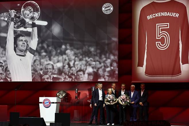 8일 열린 바이에른 뮌헨 2024 연례 총회에서 프란츠 베켄바워의 등번호 5번이 영구 결번됐다.