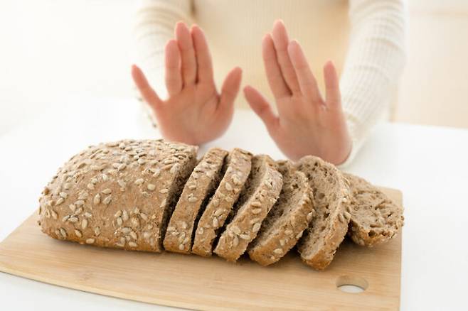 맛있는 빵을 멀리해야 하는 사람이 꽤 많다. 글루텐 성분을 피해야 하는 셀리악병(체강병) 환자와 비만 등으로 탄수화물 섭취량을 확 줄여야 하는 사람은 밀가루, 보리, 귀리로  만든 음식을 멀리해야 한다.[사진=게티이미지뱅크]