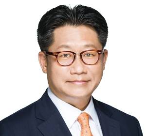허욱 법무법인 세종 변호사 - 연세대 경영학·법학 ,베이징대 법학 박사 ,사법연수원 33기 ,전 법무법인 율촌 상하이 대표처 대표