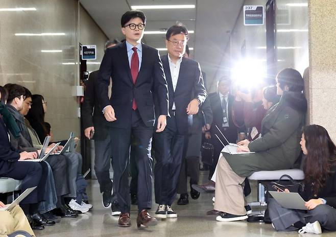 국민의힘 한동훈 대표와 최고위원들이 9일 오전 국회에서 열린 비공개 최고위원회의에 입장하고 있다. 사진=박범준 기자
