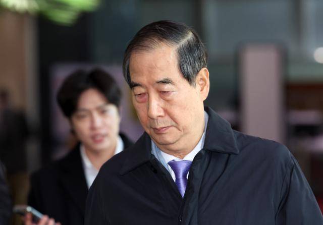 한덕수 국무총리가 9일 오전 서울 종로구 정부서울청사로 출근하고 있다. 뉴시스